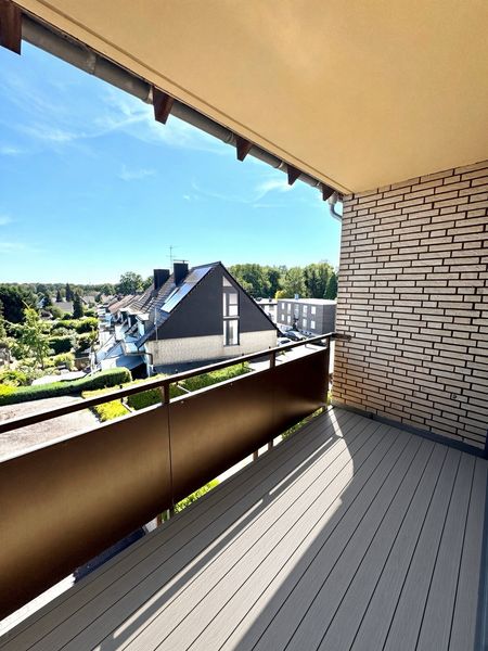Tolle, sonnige Wohnung mit EBK und Weitblick in OB-S‘dorf/Königshardt
